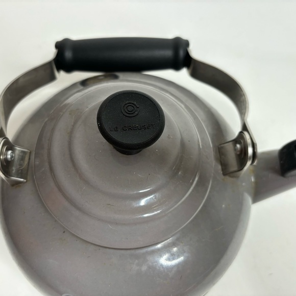Le Creuset enamelled kettle grey - Picture 2 of 5